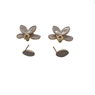 Vintage White Leaves Stud Earrings For Women Gold Tone Dainty Statement Earrings